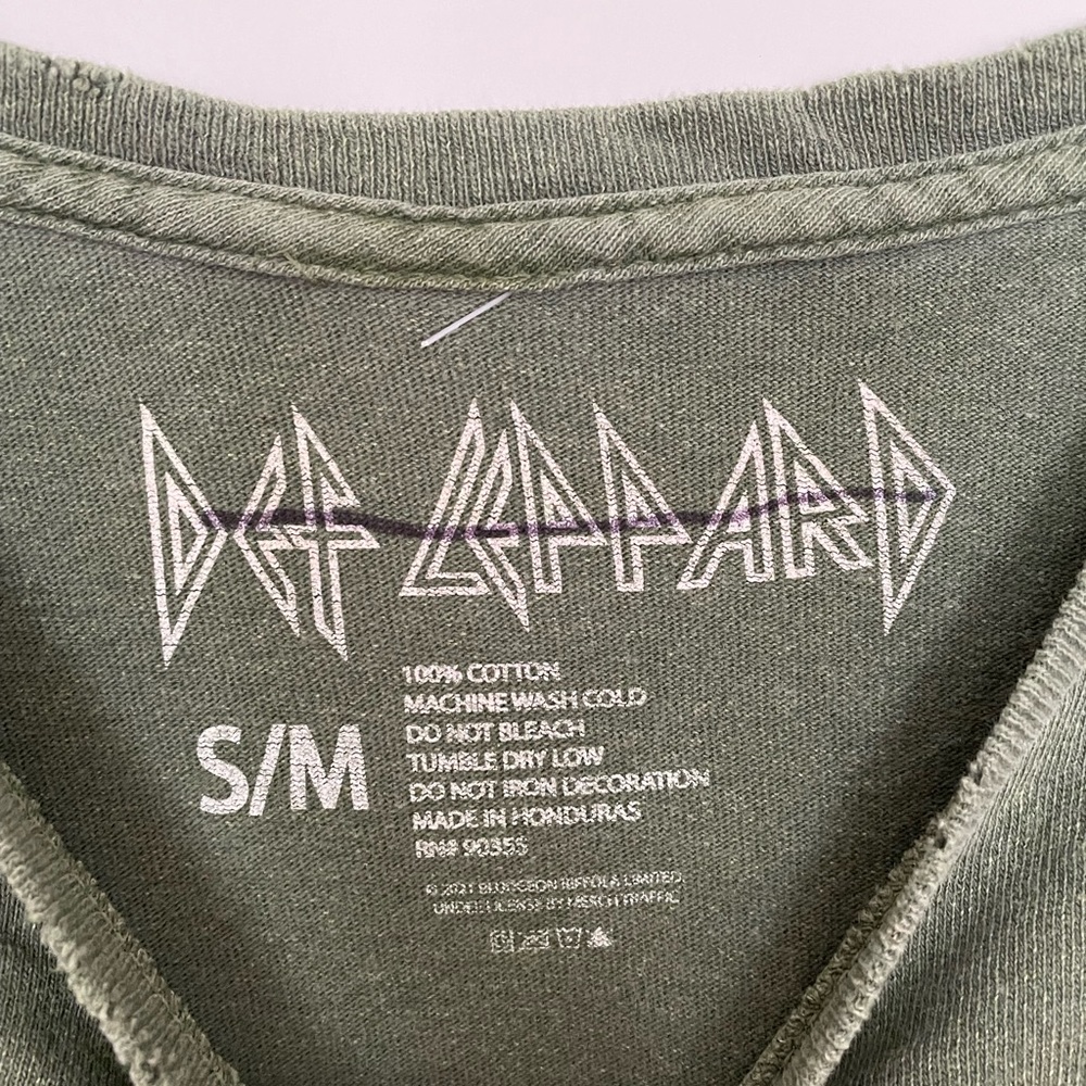 NWOT Urban Outfitters Def Leppard Oversized Graphic T-shirt Size S/M - Picture 6 of 12